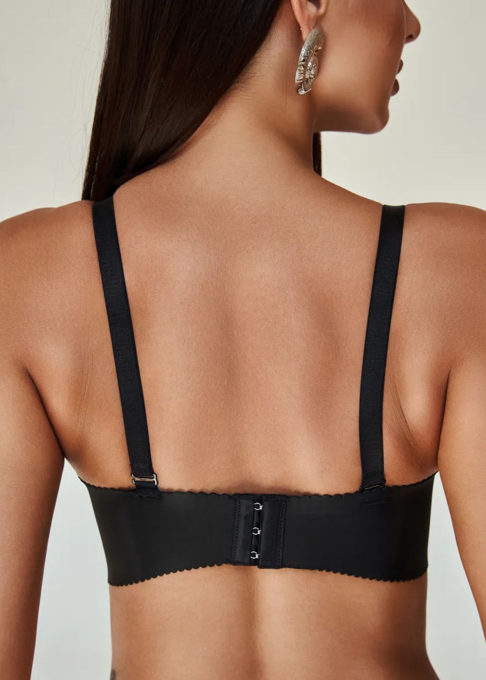 Soutien-Gorge à Lacet – Maintien, Confort et Séduction