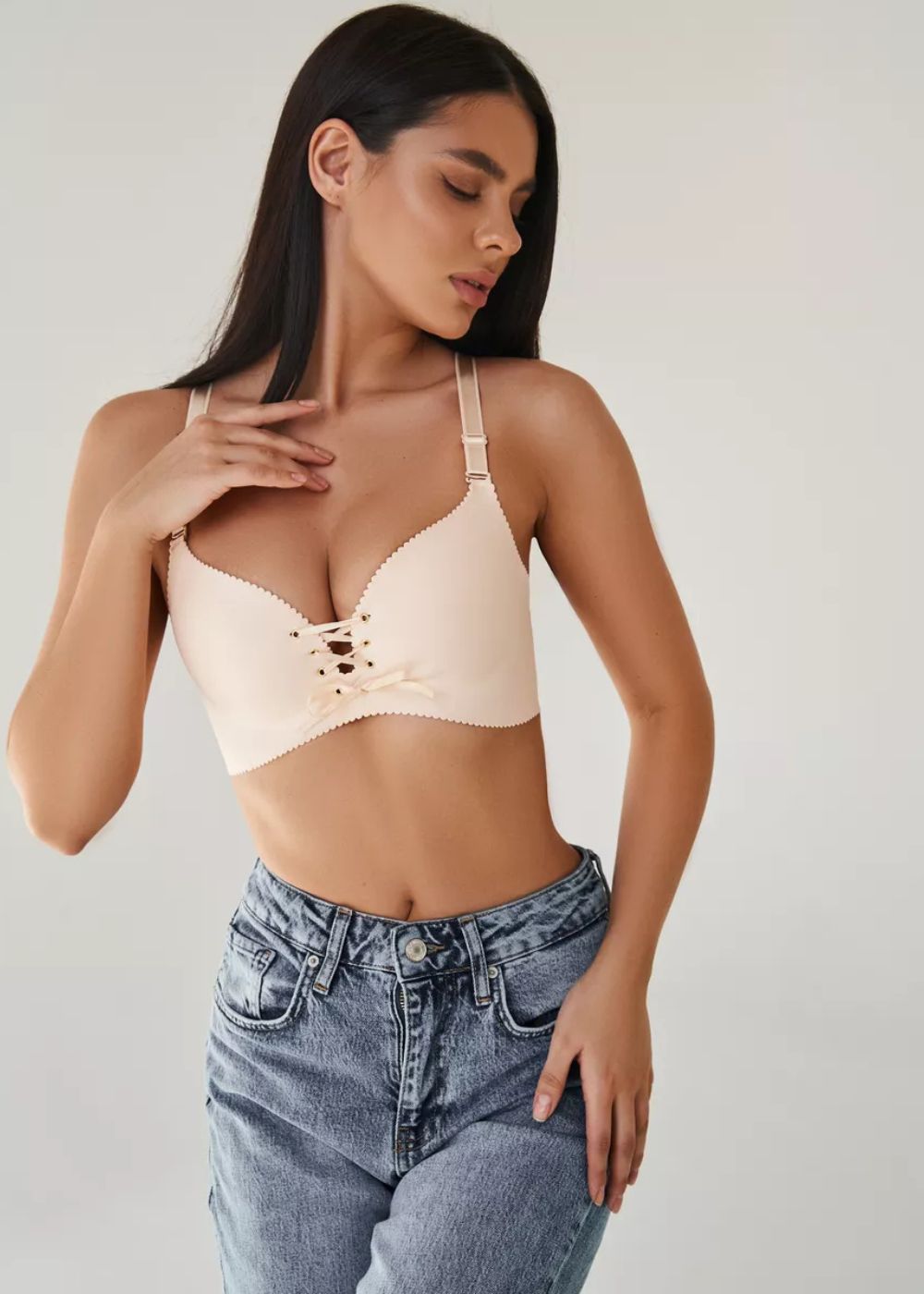 Soutien-Gorge à Lacet – Maintien, Confort et Séduction