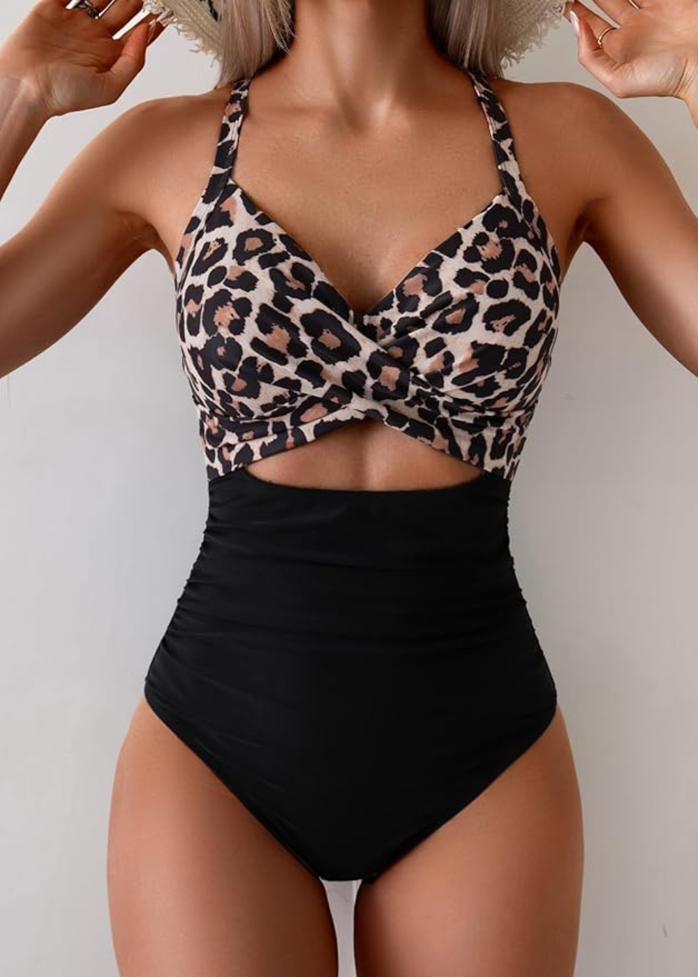 Maillot 1 pièce gainant à découpe – cache-cœur