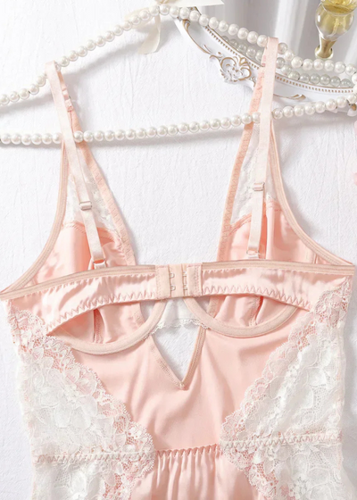 Nuisette satin dentelle avec string assorti